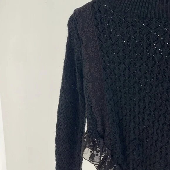 Chic black mock neck cropped sweater - Picture 2 of 5